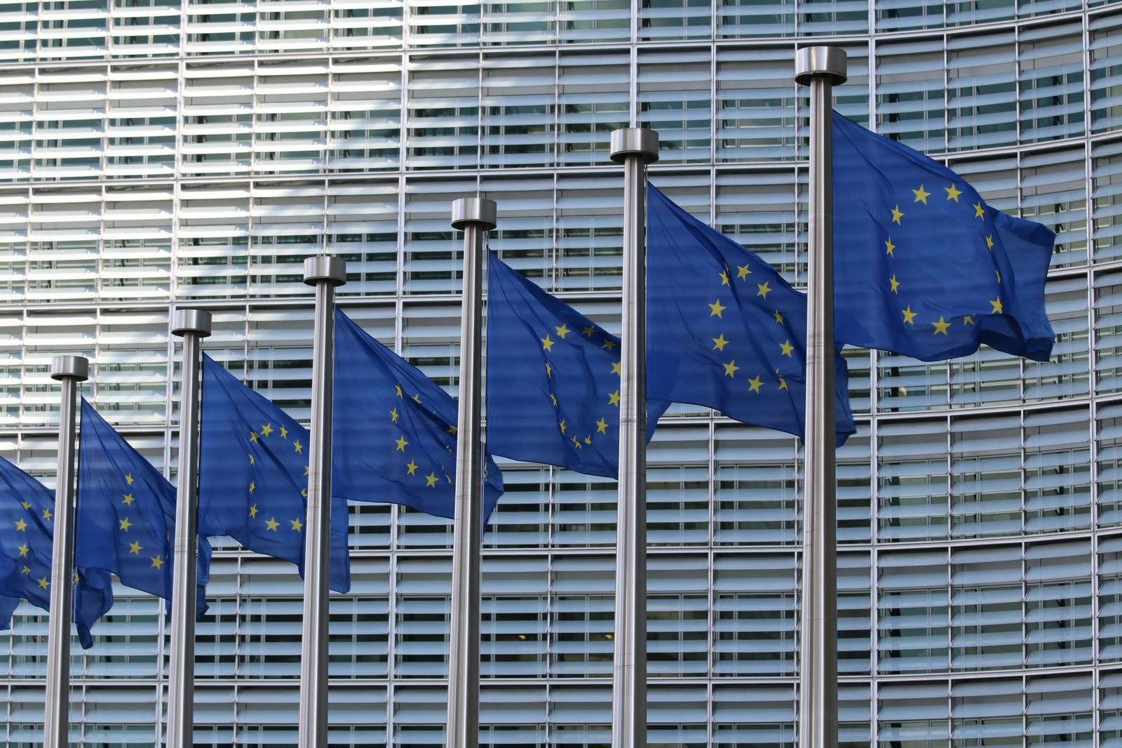 Compras online fora da UE: conheça as novas regras